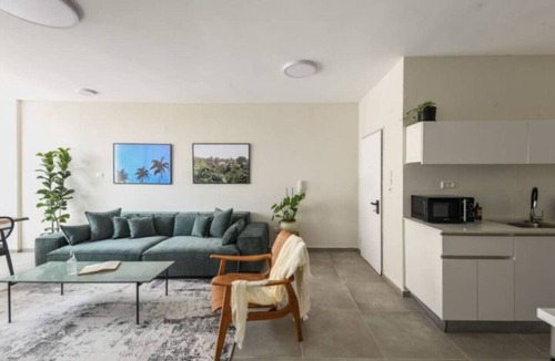 Old North Apartment | Spacious & Bright 3BR Apartment