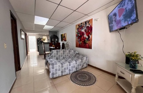 Pereira House | Spacious house close to UKUMARI and CONSOTA park wifi, private parking, 3bedrooms