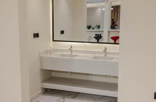 Al Hamra Apartment | Spacious Middle Floor Apartment Central Location