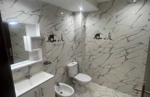 Hjar Ennhal Apartment | Spacious, modern apartment near the airport