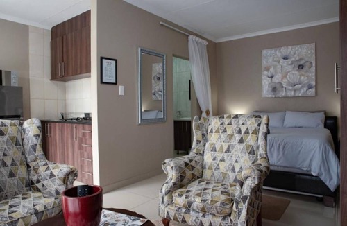 Emalahleni Apartment | Standard Studio, 1 double bed