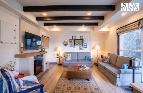 Shimla Villa | StayVista at Orchards - Elysium Estate Scenic 2BR, Bonfire