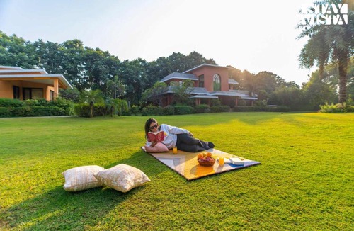 Bhiwadi Villa | StayVista at The Manvi Estate - Gurugram with Pool, WiFi & Bonfire