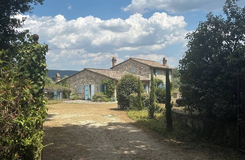 Montoro Villa | Stone farmhouse nestled in the Umbrian countryside