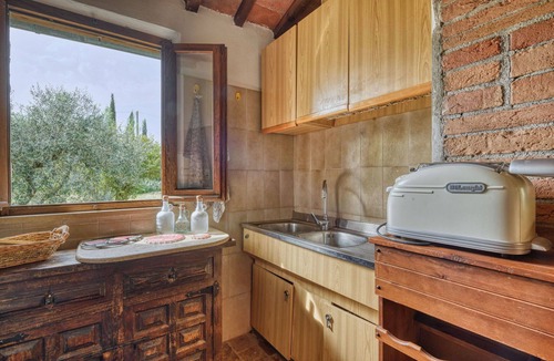 Sinalunga Villa | Stunning private villa for 9 guests with WIFI, TV, patio and panoramic view
