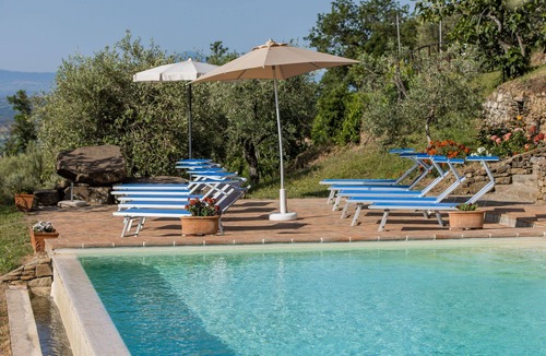 Cortona Villa | Stunning private villa for 10 guests with WIFI, A/C, private pool, TV and panoramic view