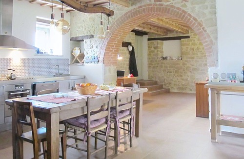 Amandola Villa | Stunning private villa for 14 guests with WIFI, private pool, pets allowed and panoramic view