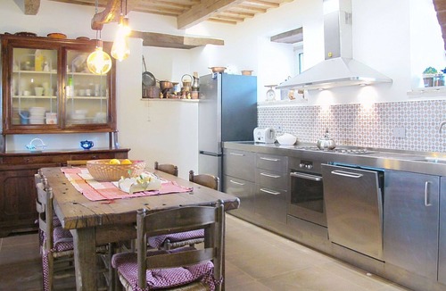 Amandola Villa | Stunning private villa for 14 guests with WIFI, private pool, pets allowed and panoramic view