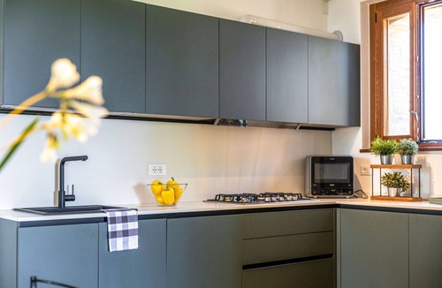 Fratta House | Stunning villa for 10 people with pool, WIFI, TV, patio and panoramic view