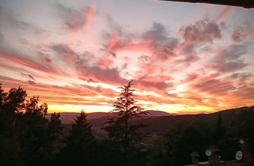 Valfabbrica Villa | Stunning villa for 7 people with pool, WIFI, TV and terrace, close to Assisi