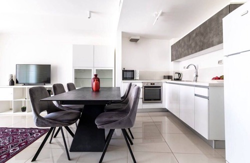 Kiryat HaLeom Apartment | Stylish 1 Bedrooms Parking At City Gate