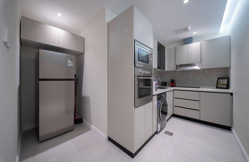 Al-Rawdah Apartment | Stylish Rawda Getaway | Comfortable 1BR Apartment
