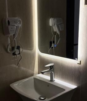 Dammam Apartment | Stylish Suite, Walk to Café & SuperMarket