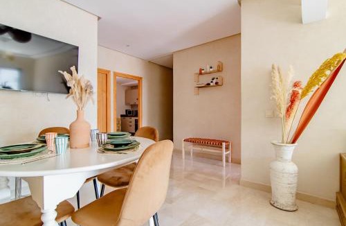El Hara Apartment | Sunny apartment with terrace in city center