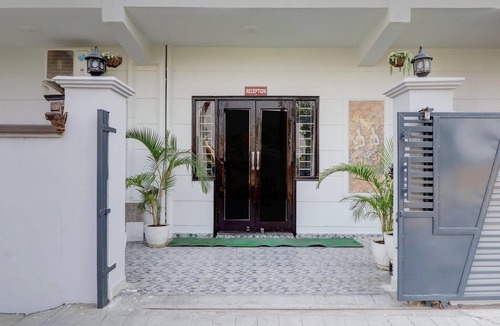Dehradun House | Super Hotel O Shimla Bypass Road ISBT