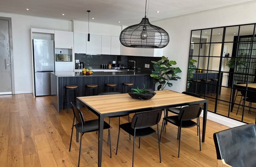 Three Anchor Bay Apartment | The Glengariff 701 - Designer 2-Bedroom Apartment on the Atlantic Seaboard