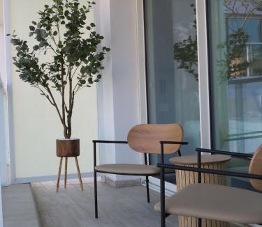 Eilat Apartment | The pearl 42 של רשת Stay - סוויטה עם מרפסת ונוף לבריכה באילת