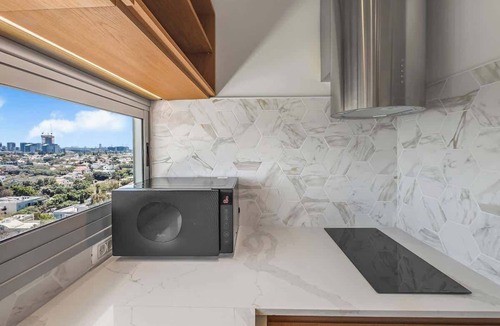 Herzliya Pituach Apartment | The Sharon Crown Suite