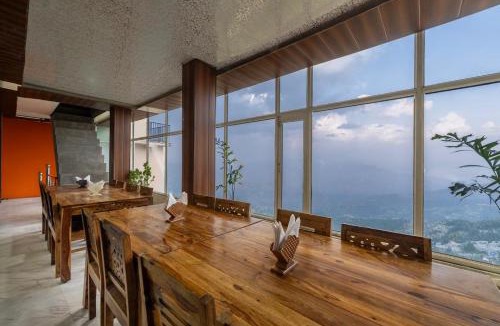 Fagu Hotel | The Suffer Heights l Open Air Lawn l Rooms and Cafe l Kufri by Exotic Stays