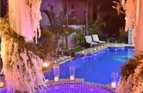 Caesarea House | The While House .