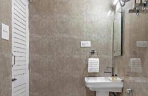 Sanjauli Hotel | The Wood Inn