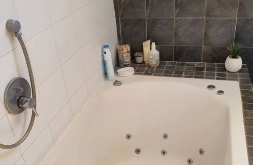 Tel Aviv Apartment | Tranquil 1-bedroom apartment with AC in vibrant Tel Aviv-Yafo