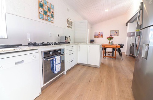 Onrus House | Tranquil 3-bedroom house in charming Onrusrivier for your getaway