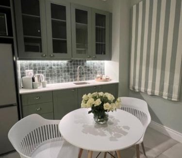 Rondebosch House | Two on Milner - ARUM COTTAGE - Stylish open-plan Guesthouse in Rondebosch