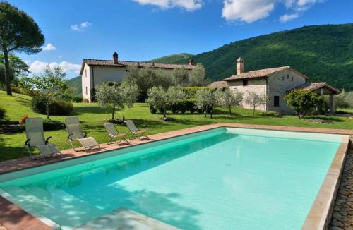Montelovesco House | Typical Umbrian FarmHouse with Swimming Pool