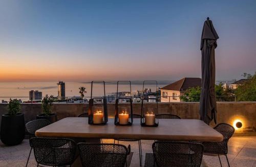 Sea Point Apartment | Ultra luxury Penthouse, Panoramic Views, Pool, Modern - Luna Azul Penthouse Sea Point