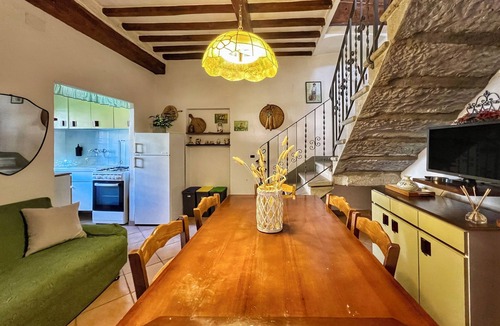 Camucia Apartment | Un Angolo nel Borgo - Two Bedroom Apartment, Sleeps 7