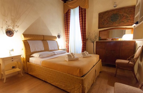 Rione XIV Borgo Apartment | Vatican luxury home Terrazzo, 2 bedrooms 2 bathrooms a 50 yds from S.Pietro
