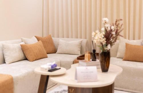 Al-Rawdah Apartment | Velora Living Palm Suite 70 Smart TV