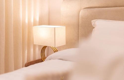 Al-Rawdah Apartment | Velora Living Palm Suite 70 Smart TV