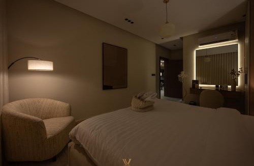 Al-Rawdah Apartment | Velora Living Royal 2BR Apartment 70 TVمكرر