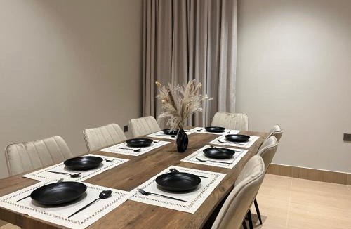 Al Khobar Apartment | Vera 1 Apartment شقه أنيقه بالخبر بثلاث غرف نوم وصاله تتسع ل 6 اشخاص
