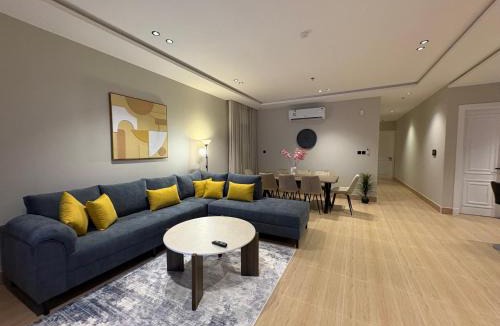 Al Khobar Apartment | Vera 2 Apartment شقه أنيقه بالخبر بثلاث غرف نوم وصاله تتسع ل 6 اشخاص