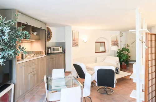 Zona XXVIII Tor de' Cenci Apartment | Very Bright Entire Apartment