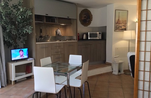 Zona XXVIII Tor de' Cenci Apartment | Very Bright Entire Apartment