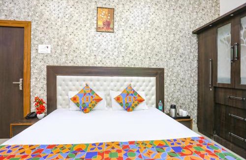 Sigra Hotel | Via Aditya Guest House - Nr Dasaswamedh Ghat