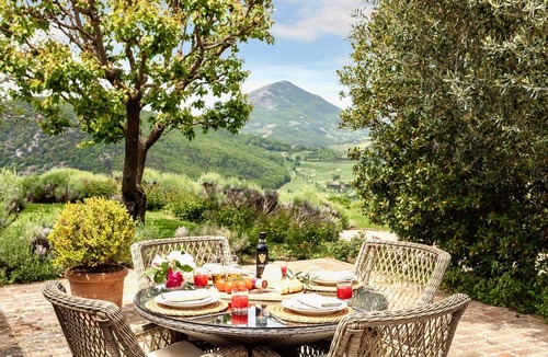 Umbertide Villa | VILLA AMANTA - Nine Bedroom Villa, Sleeps 16