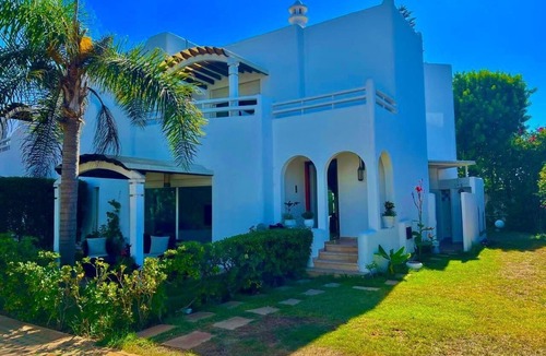 Skhirat Plage Villa | Villa au calme, jardin spacieux et confort moderne