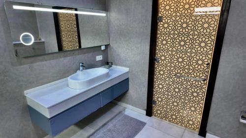 Al Bahraoyine Villa | Villa Beni Mejmel avec vue exceptionnelle