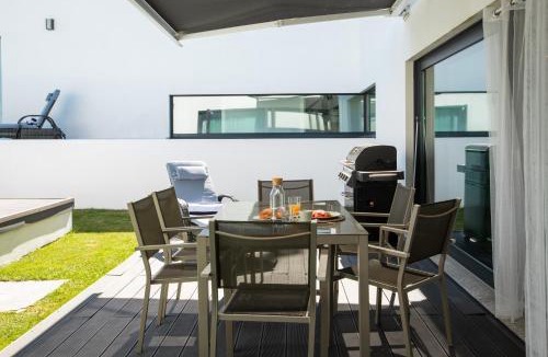 Teo Villa | Villa con piscina y jardín, Santiago de Compostela