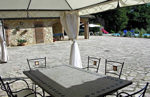 Grutti Apartment | "Villa Elena"—a small apartment in a farmhouse with a pool