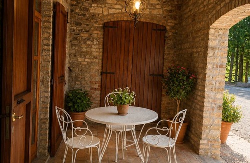Montefalcone Appennino Villa | Villa "La Rupe", for large groups, with swimming pool and tennis court