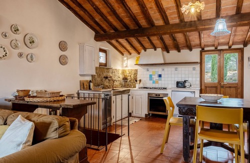 Montefollonico House | Villa Mulinello, secluded in greenery with panoramic views over the Montepulciano Valley
