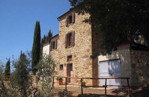 Montefollonico House | Villa Mulinello, secluded in greenery with panoramic views over the Montepulciano Valley