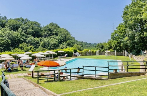 Sorano Villa | Villa of approximately 150 m2 located on the ground floor and on two levels with air conditioning, independent heating and wi fi line.Composed of a large living room with independent equipped kitchen, fridge, microwave oven, toaster, sofa and satellite t