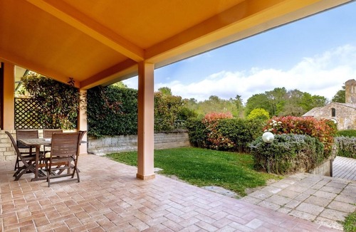 Sorano Villa | Villa of approximately 150 m2 located on the ground floor and on two levels with air conditioning, independent heating and wi fi line.Composed of a large living room with independent equipped kitchen, fridge, microwave oven, toaster, sofa and satellite t